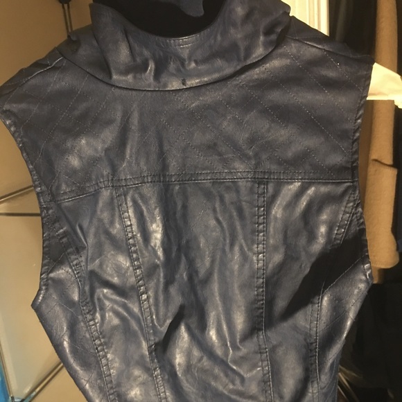 Navy blue leather vest with hood - Picture 4 of 4